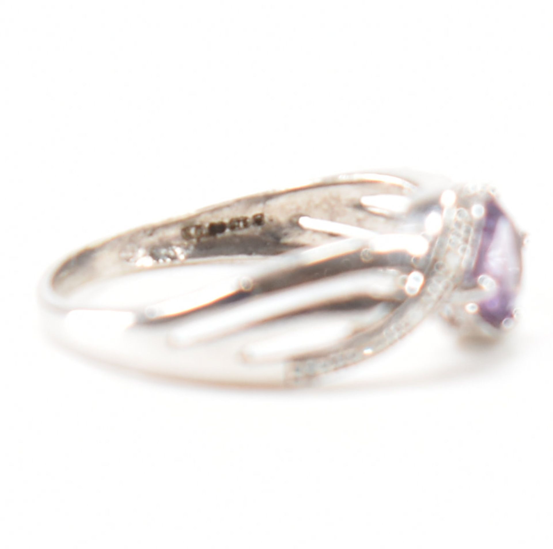 HALLMARKED 9CT WHITE GOLD AMETHYST & DIAMOND CROSSOVER RING - Image 6 of 9