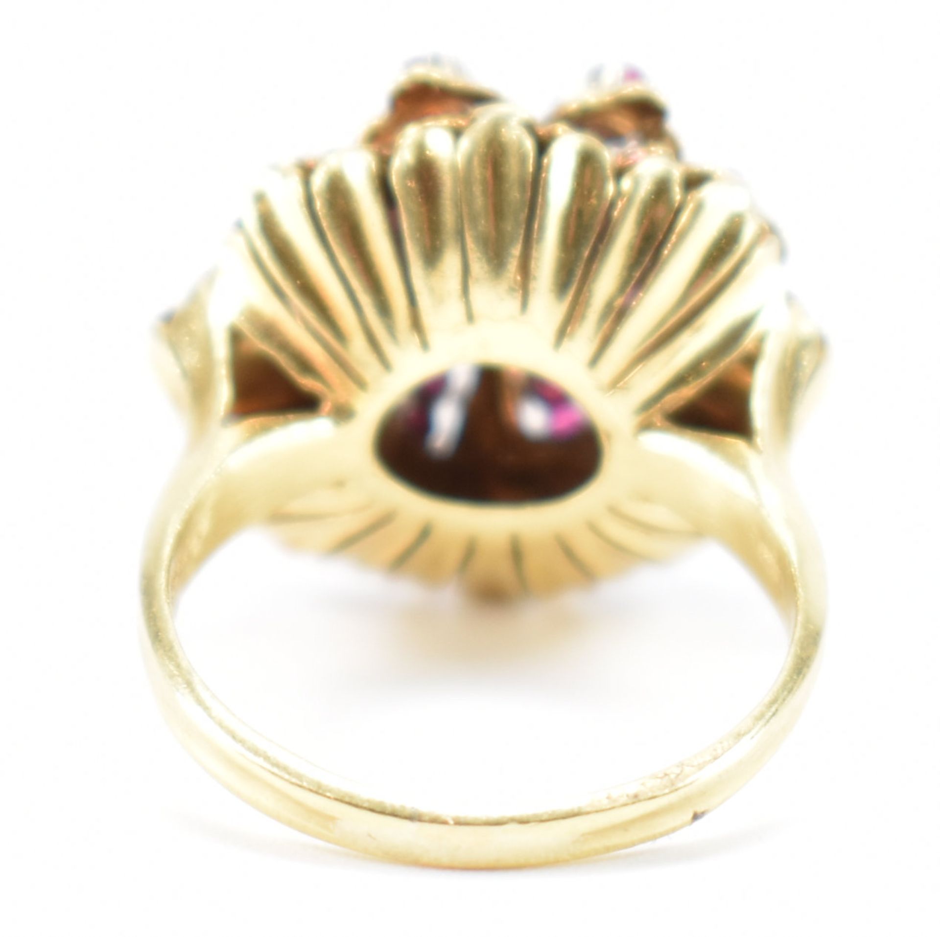 VINTAGE MID CENTURY DIAMOND & RUBY FLOWER RING - Image 4 of 9