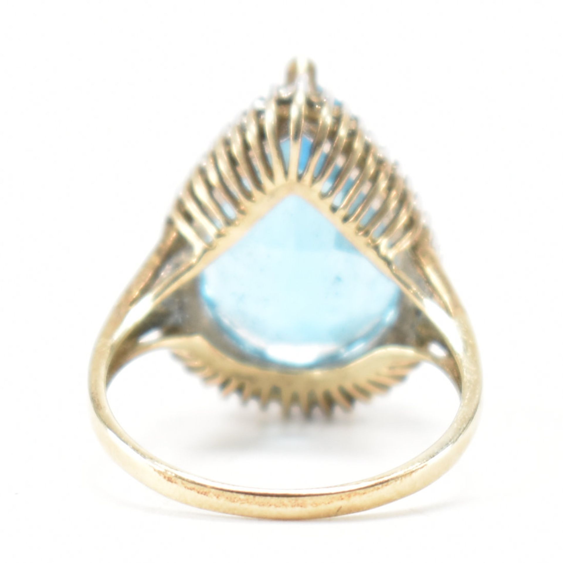 HALLMARKED 9CT GOLD BLUE STONE & DIAMOND HALO RING - Image 4 of 9