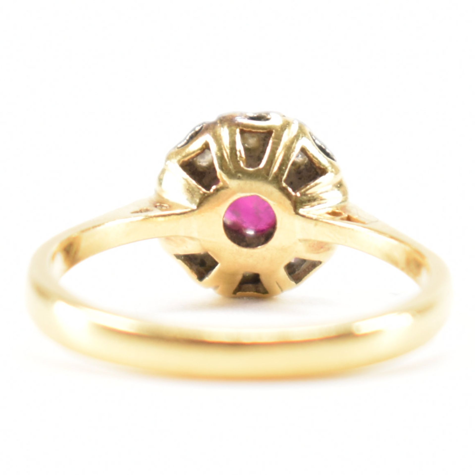 HALLMARKED 18CT GOLD RUBY & DIAMOND CLUSTER RING - Image 3 of 9