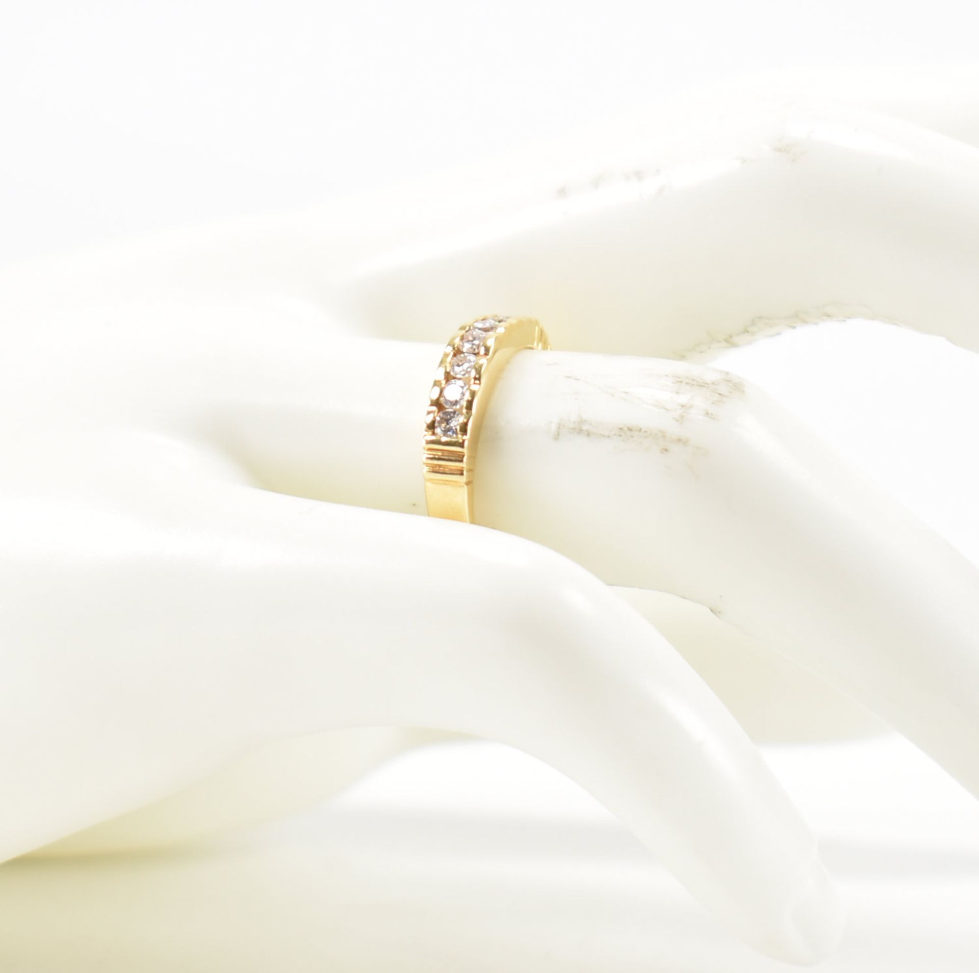 HALLMARKED 18CT GOLD & DIAMOND SEVEN STONE RING - Image 9 of 9