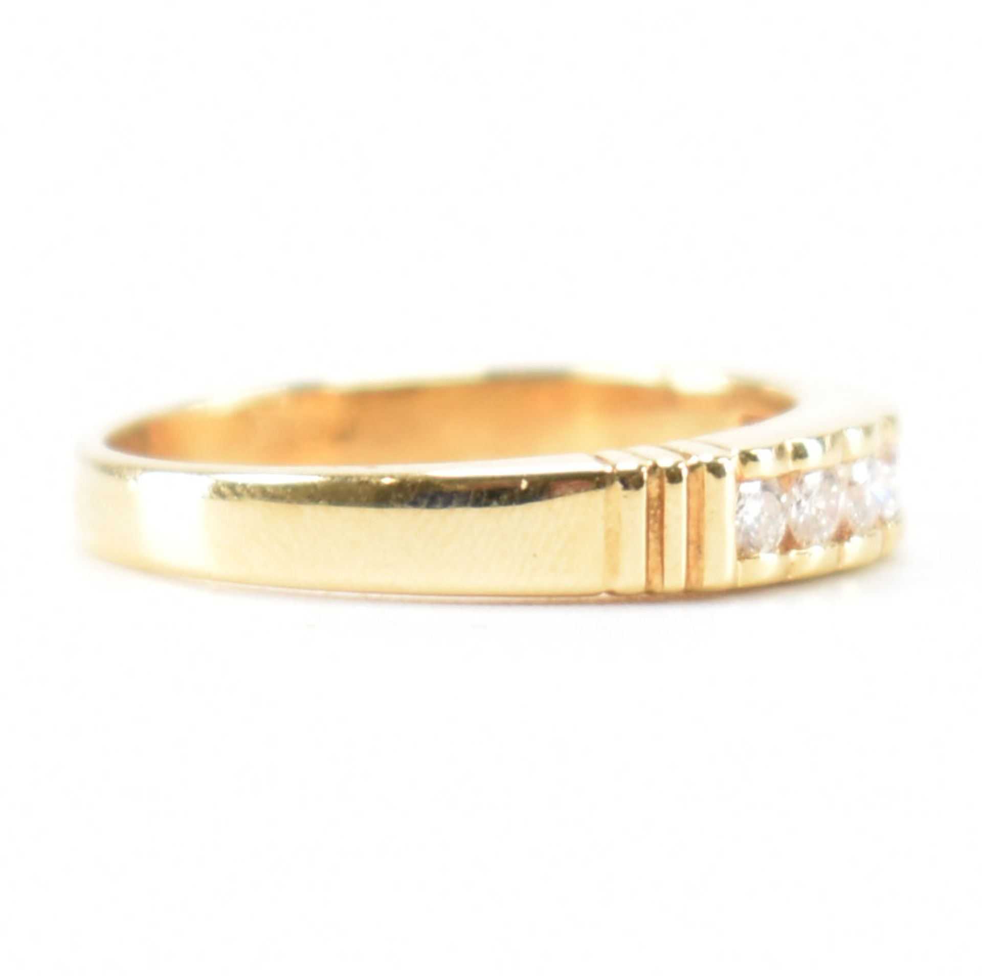 HALLMARKED 18CT GOLD & DIAMOND SEVEN STONE RING - Image 5 of 9