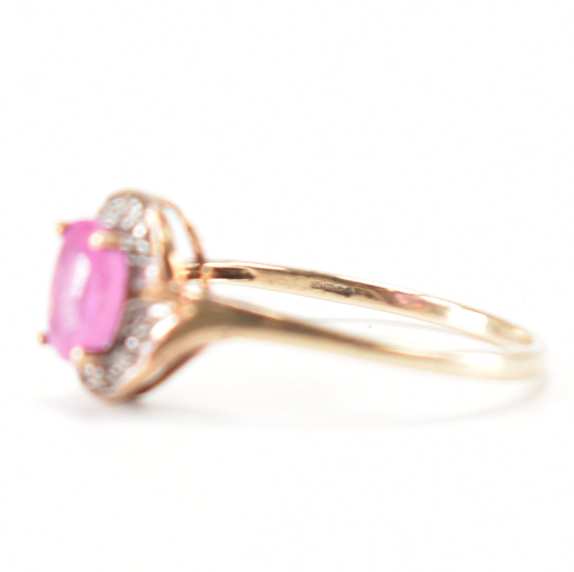 HALLMARKED 9CT GOLD PINK STONE & DIAMOND CROSSOVER RING - Image 6 of 8