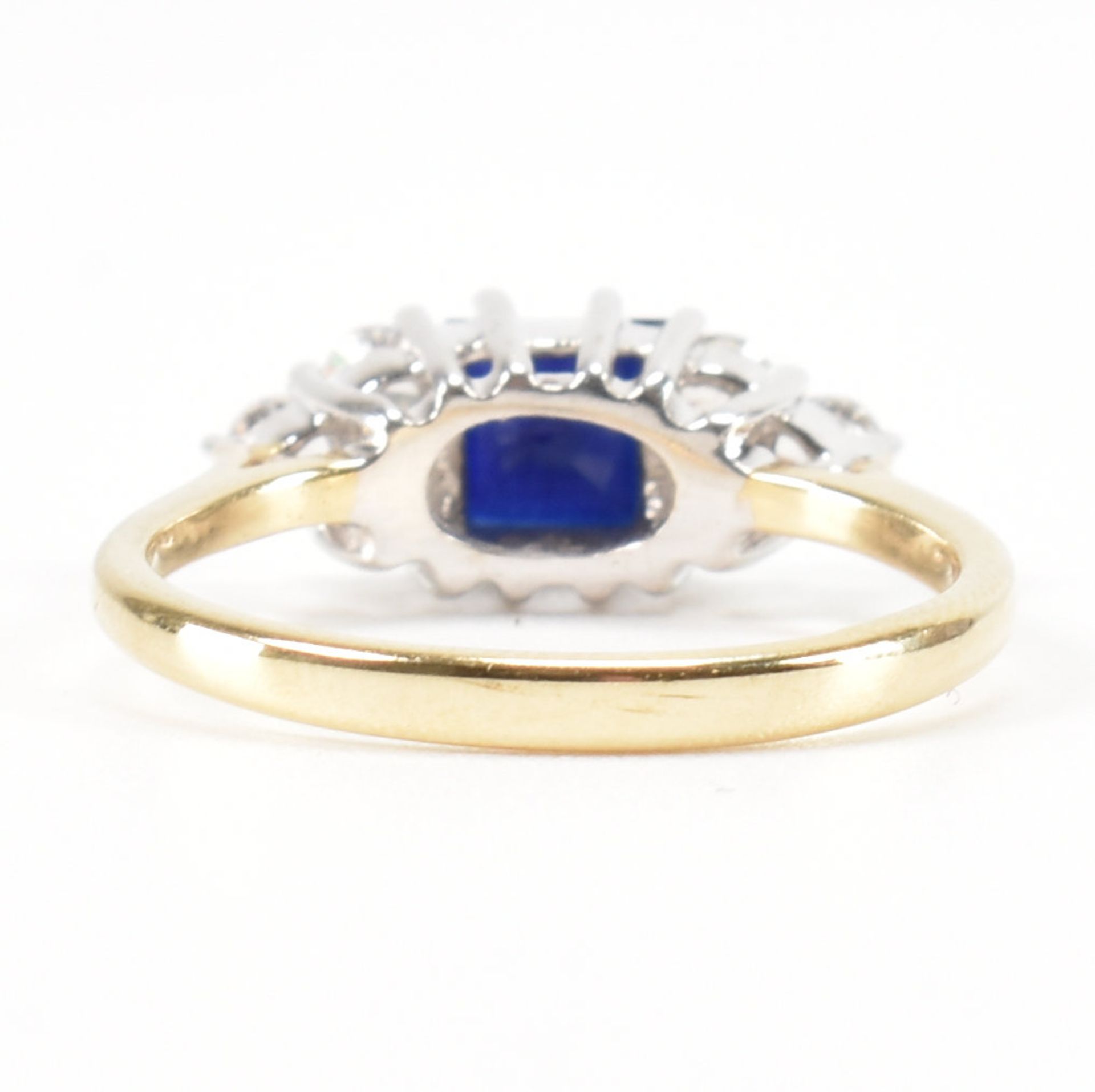 HALLMARKED 9CT GOLD SYNTHETIC SAPPHIRE & CZ RING - Image 4 of 9