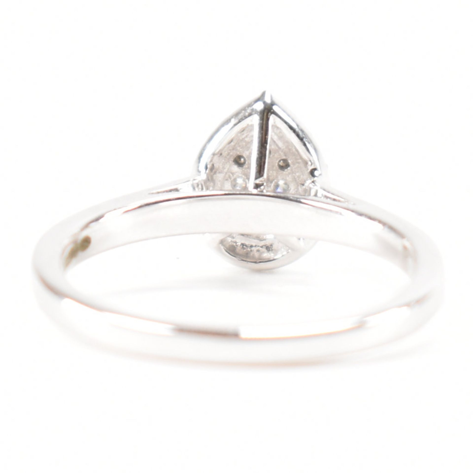 HALLMARKED 9CT WHITE GOLD DIAMOND PEAR CLUSTER RING - Image 3 of 9