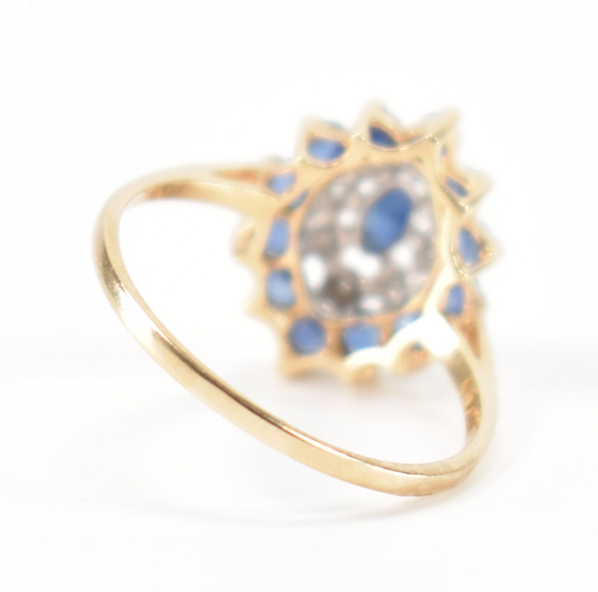 HALLMARKED 9CT GOLD SAPPHIRE & DIAMOND CLUSTER RING - Image 5 of 9