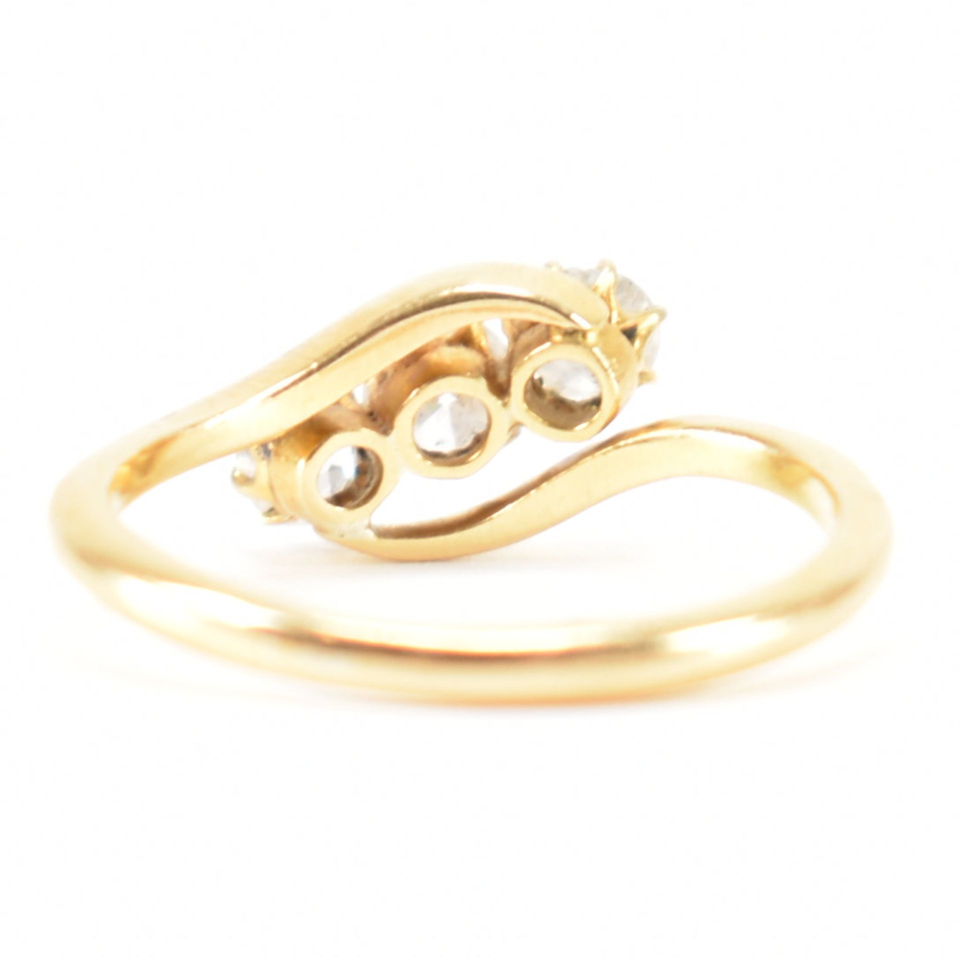 HALLMARKED 18CT GOLD & DIAMOND THREE STONE RING - Image 3 of 8