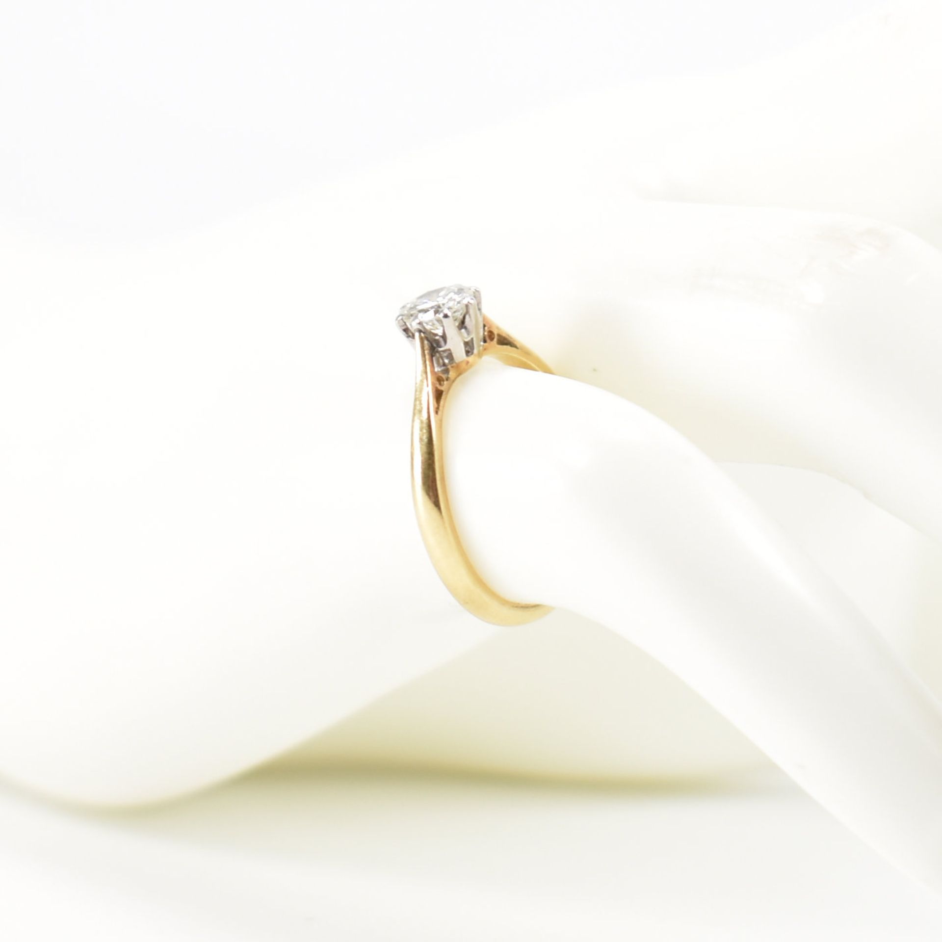 GOLD & DIAMOND SINGLE STONE RING - Image 9 of 9