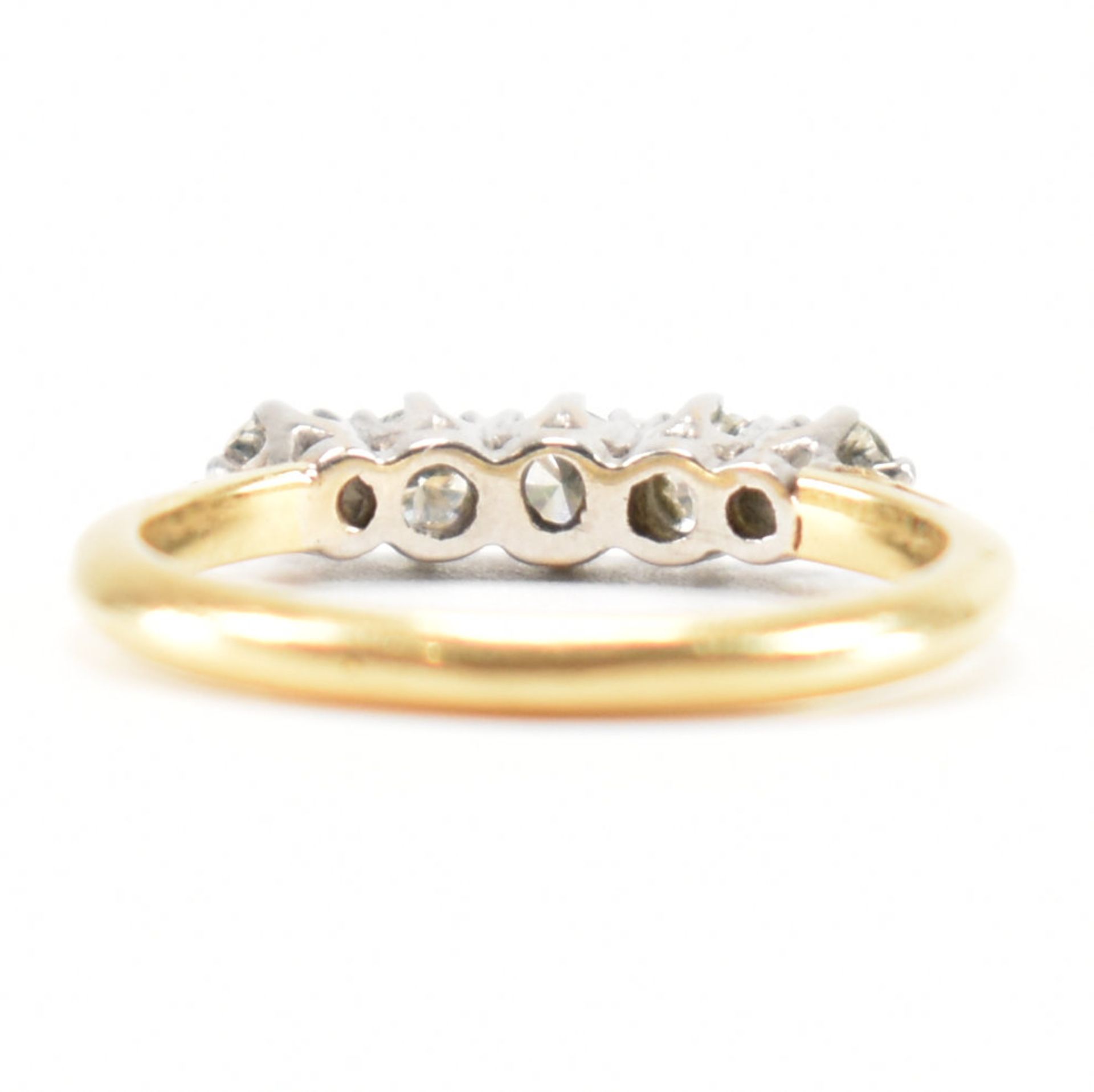 18CT GOLD & DIAMOND 5 STONE RING - Image 3 of 8