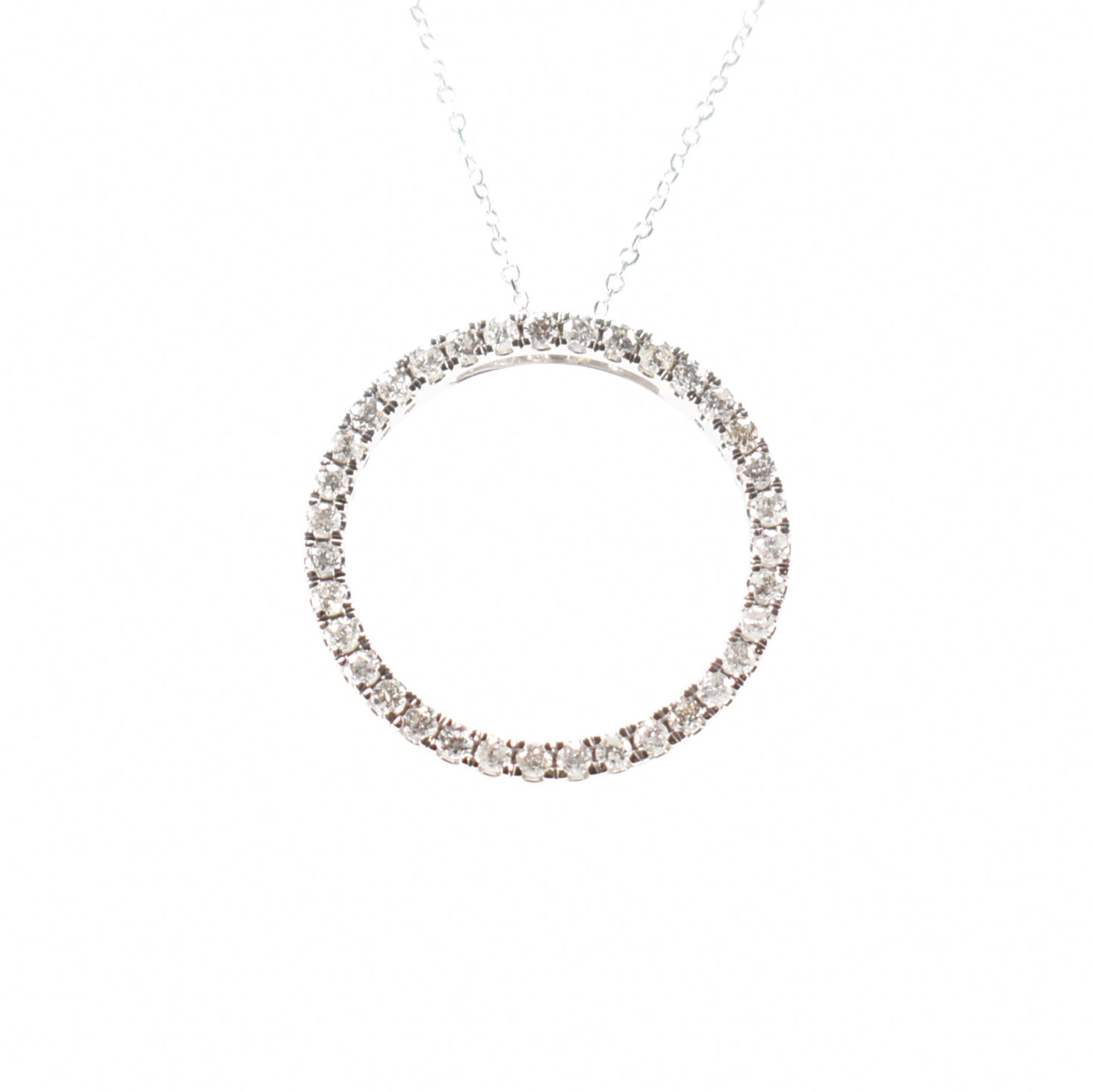 18CT WHITE GOLD & DIAMOND PENDANT NECKLACE