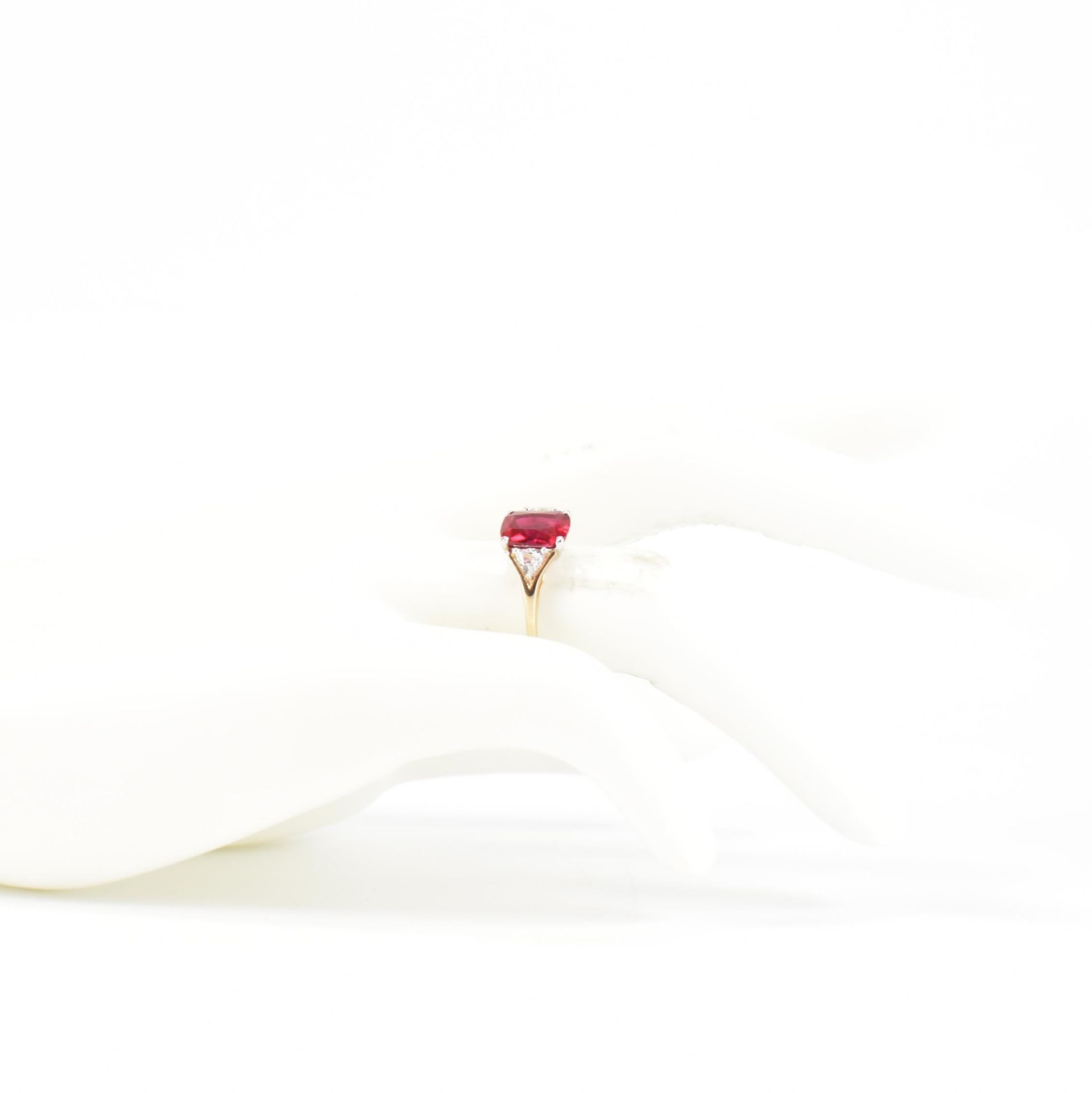 HALLMARKED 9CT GOLD & SYNTHETIC RUBY RING - Image 8 of 8