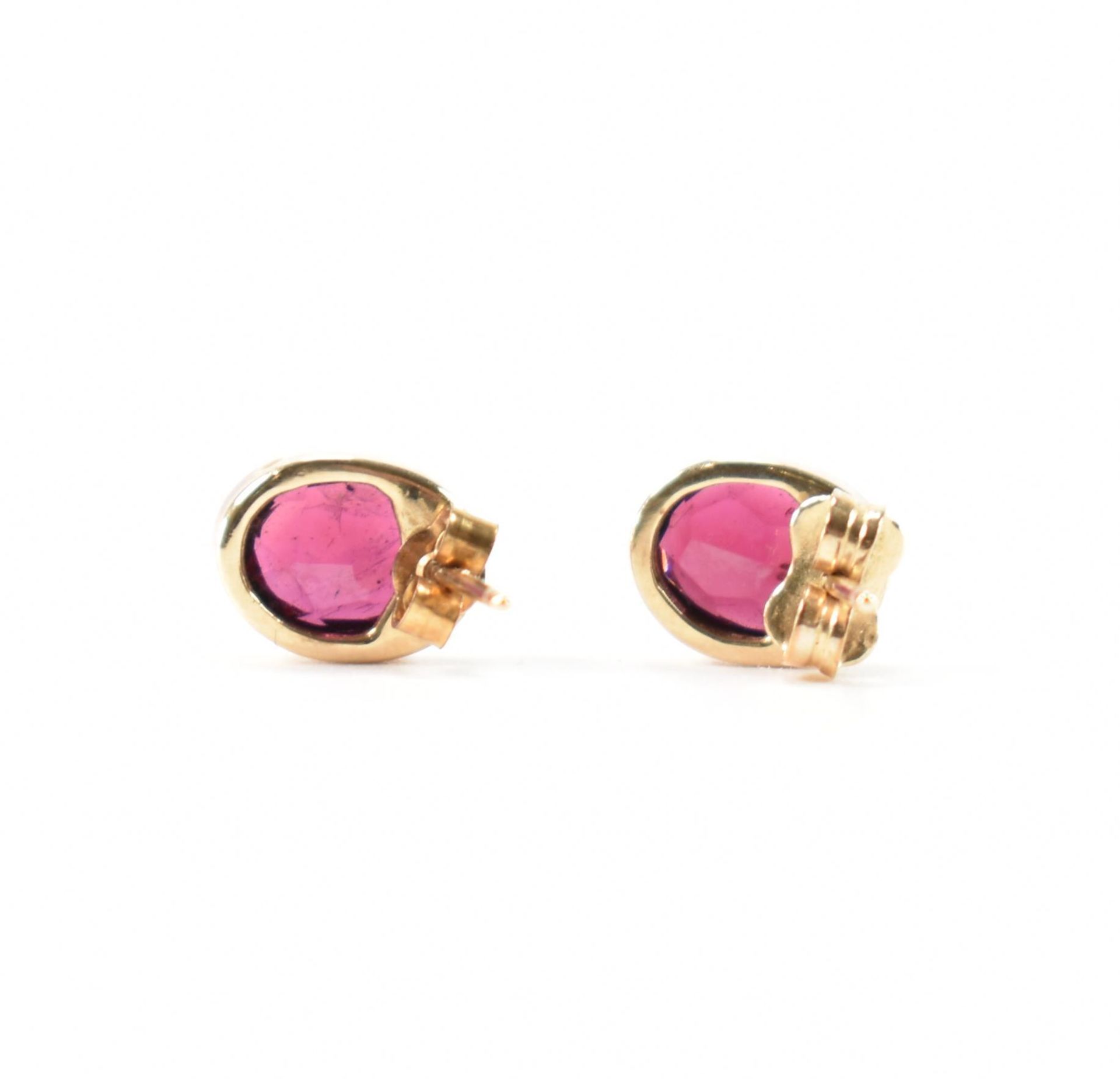 PAIR OF 9CT GOLD & GARNET STUD EARRINGS - Image 3 of 3