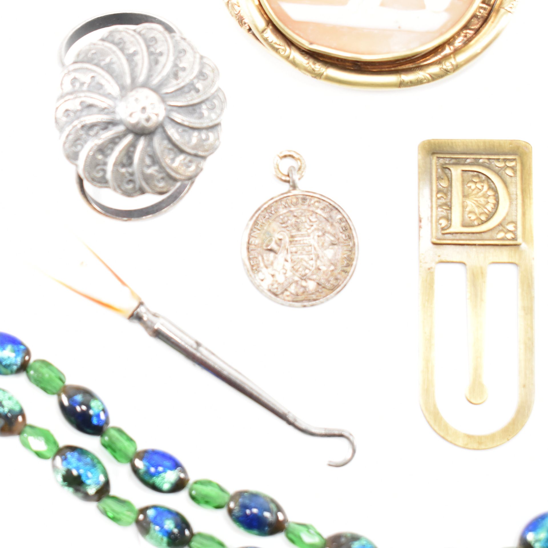 COLLECTION OF ASSORTED VINTAGE JEWELLERY - Image 3 of 4