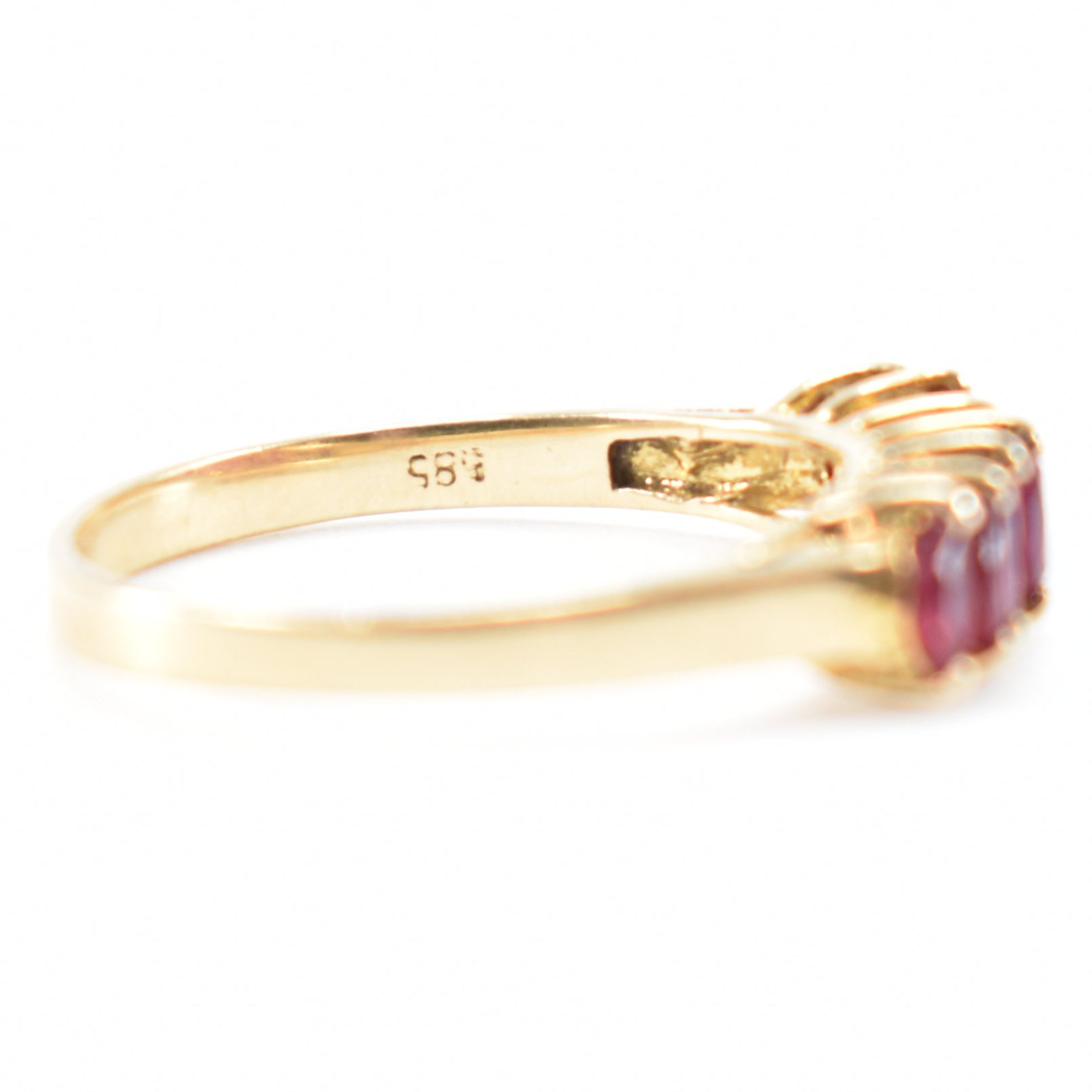 GOLD & RUBY SEVEN STONE RING - Image 6 of 9