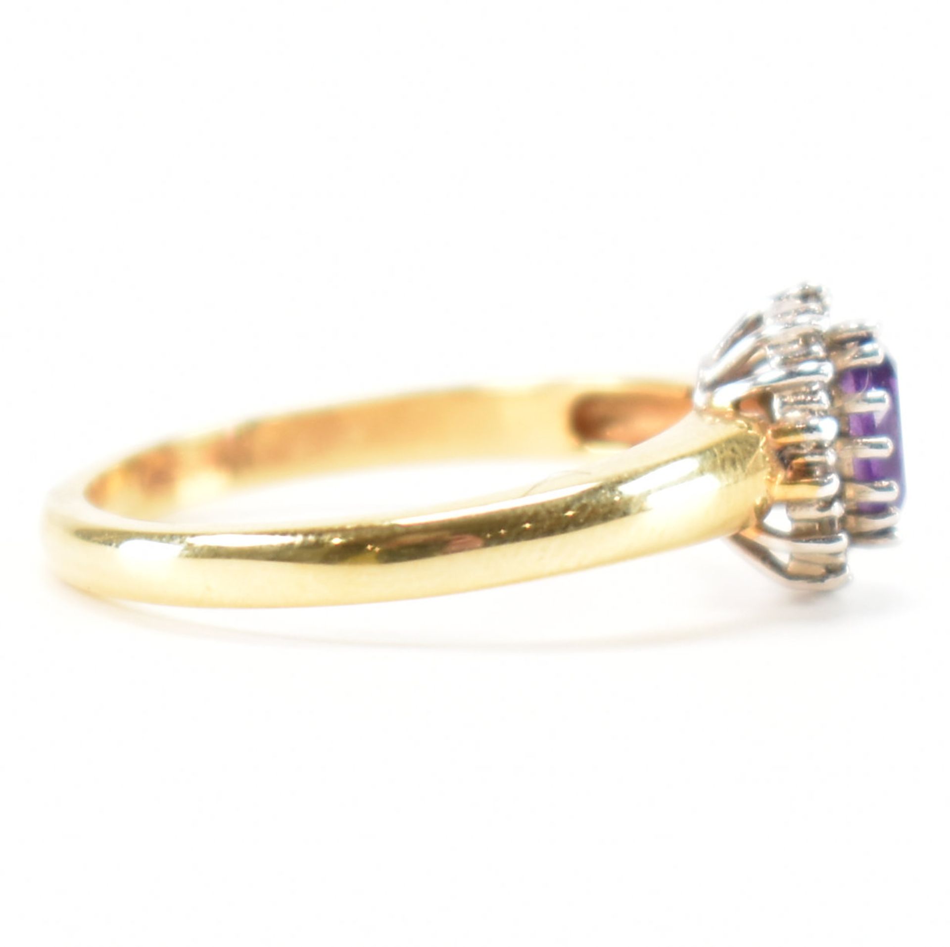HALLMARKED 18CT GOLD & DIAMOND CLUSTER RING - Image 5 of 8