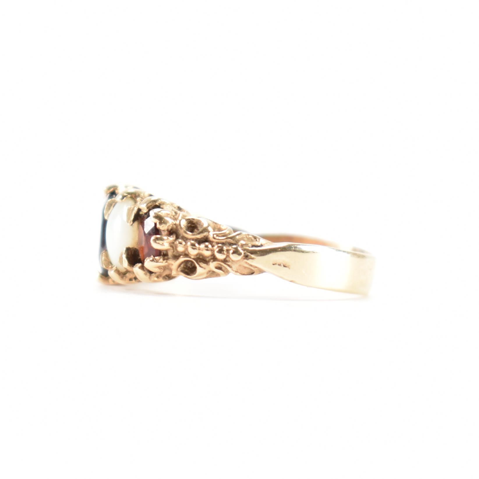 VINTAGE GOLD OPAL & GARNET 5 STONE RING - Image 2 of 6