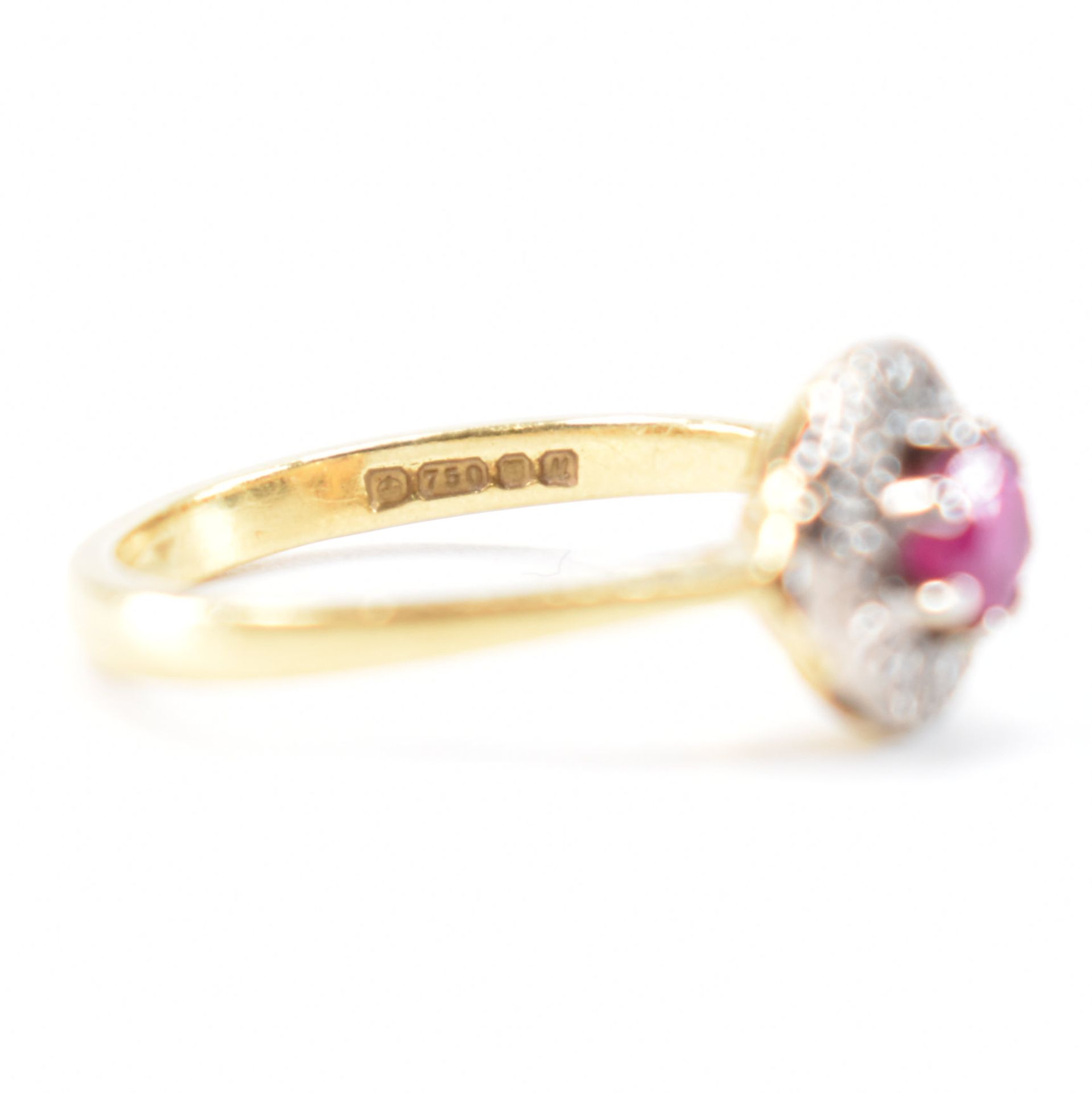 HALLMARKED 18CT GOLD RUBY & DIAMOND CLUSTER RING - Image 6 of 9