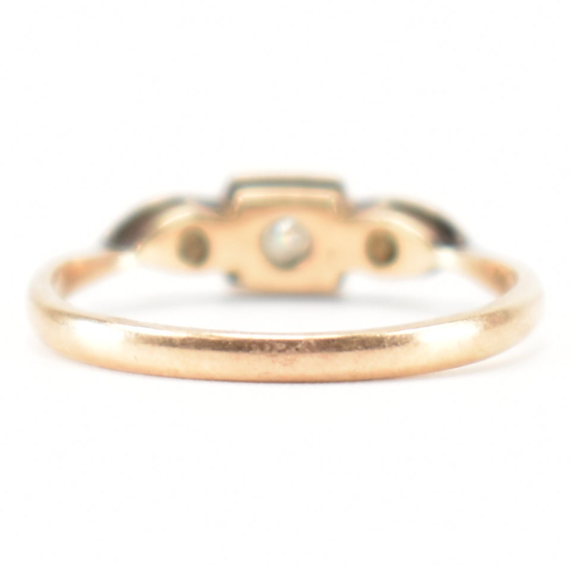 ART DECO 9CT GOLD & DIAMOND 3 STONE RING - Image 4 of 10