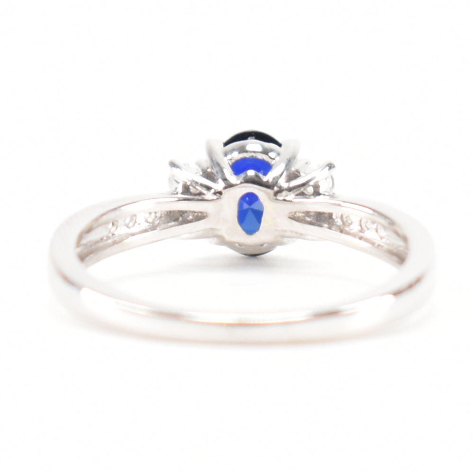 HALLMARKED 9CT GOLD SYNTHETIC SAPPHIRE & CZ RING - Image 3 of 8