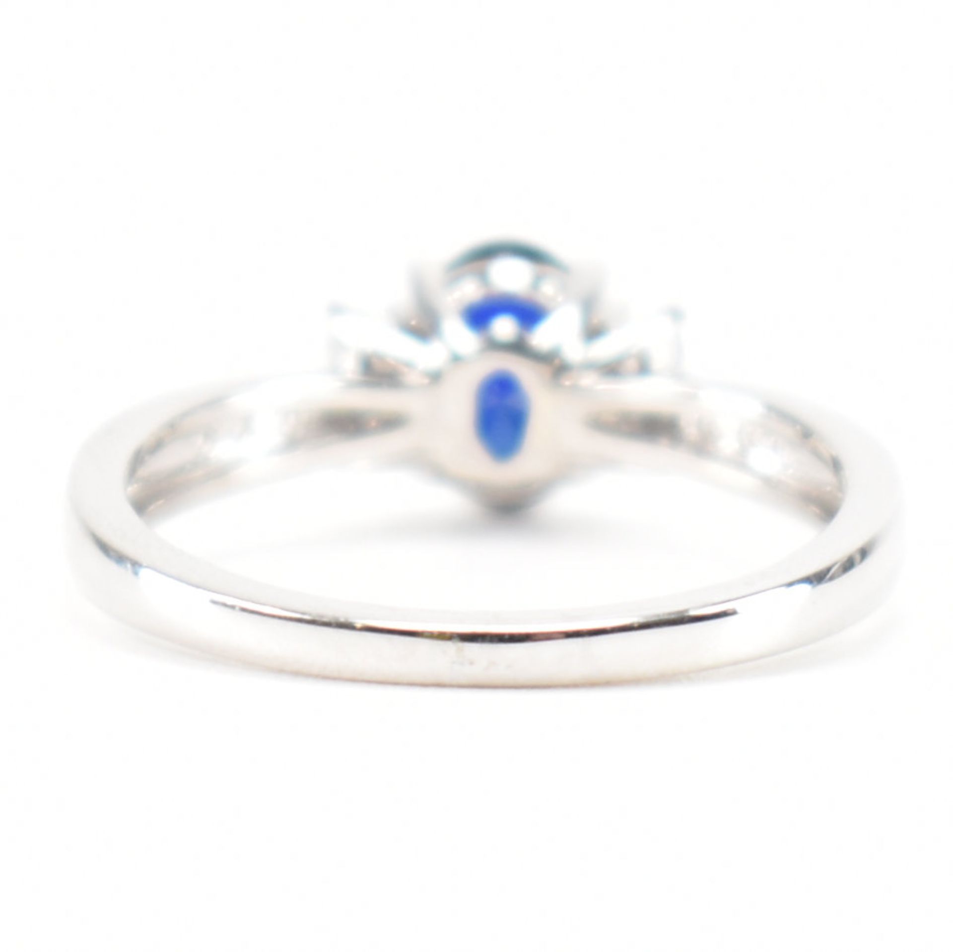 HALLMARKED 9CT GOLD SYNTHETIC SAPPHIRE & CZ RING - Image 4 of 8