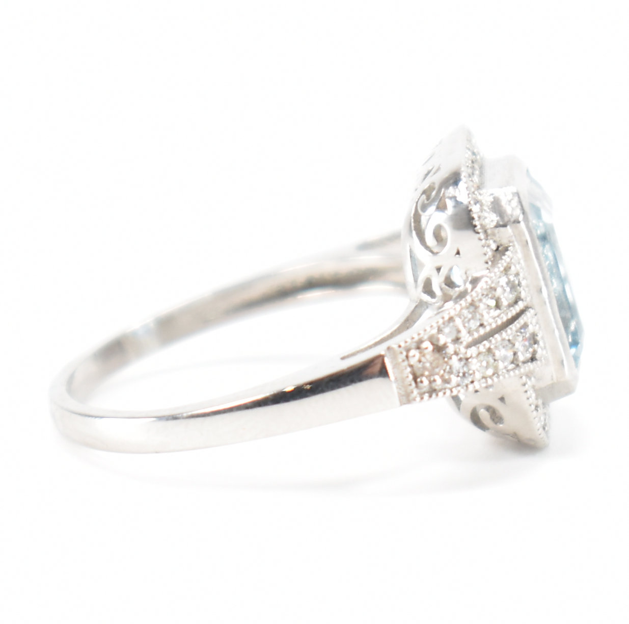 HALLMARKED PLATINUM AQUAMARINE & DIAMOND DRESS RING - Image 5 of 8