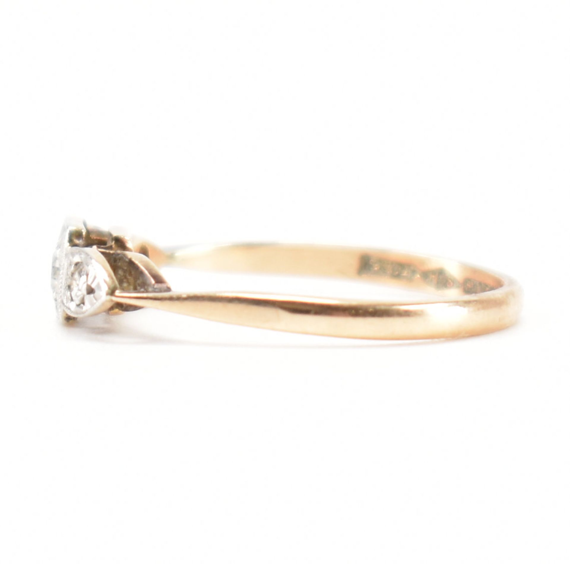 ART DECO 9CT GOLD & DIAMOND 3 STONE RING - Image 2 of 10