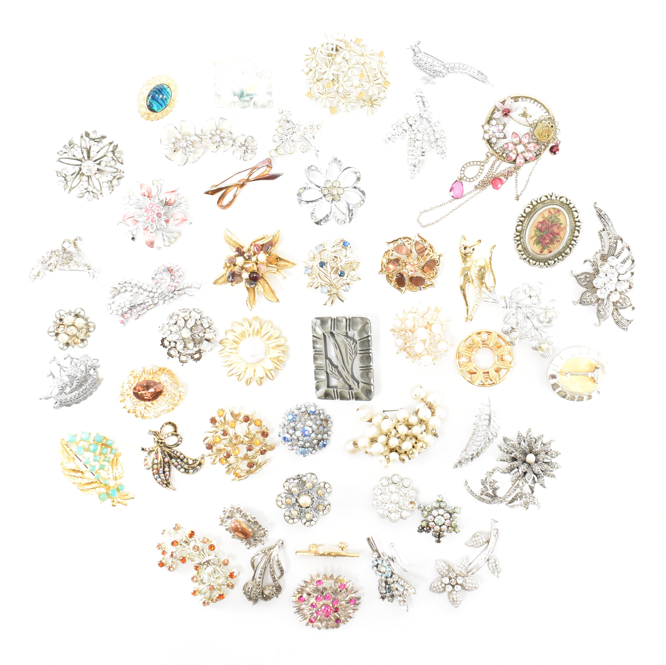 ASSORTED COLLECTION OF VINTAGE BROOCH PINS