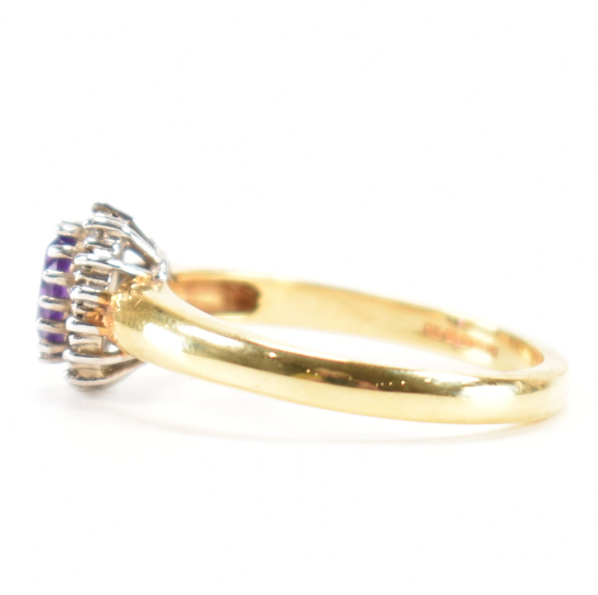 HALLMARKED 18CT GOLD & DIAMOND CLUSTER RING - Image 2 of 8