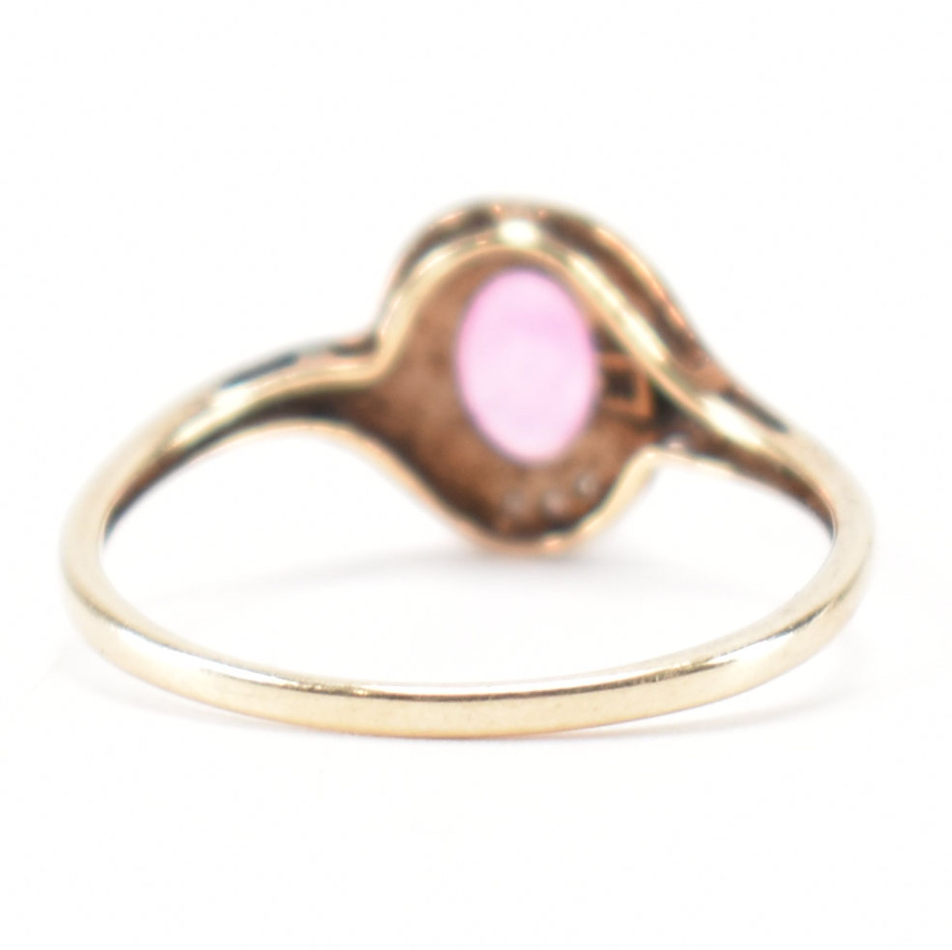 HALLMARKED 9CT GOLD PINK STONE & DIAMOND CROSSOVER RING - Image 4 of 8