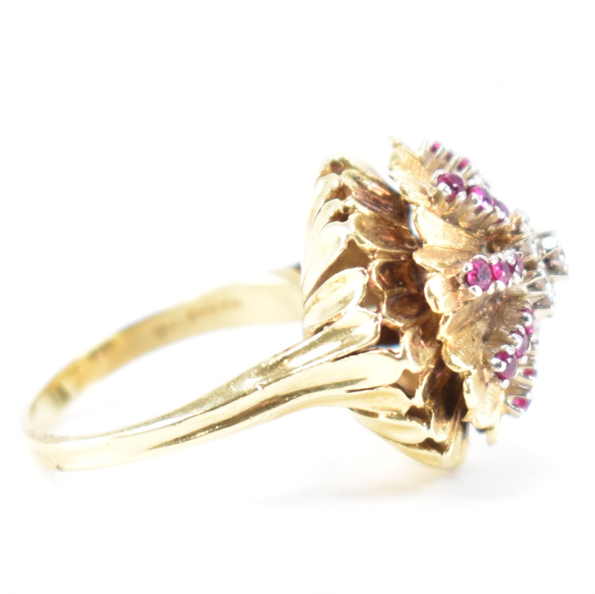 VINTAGE MID CENTURY DIAMOND & RUBY FLOWER RING - Image 5 of 9