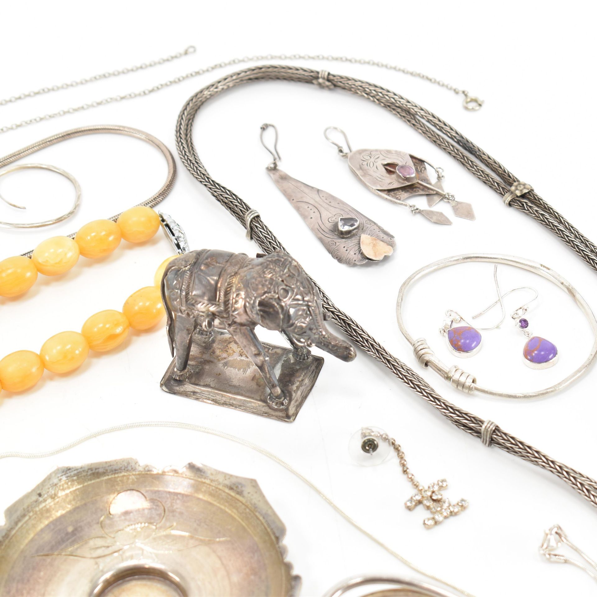 COLLECTION OF SILVER WHITE METAL & COSTUME JEWELLERY - Image 3 of 5