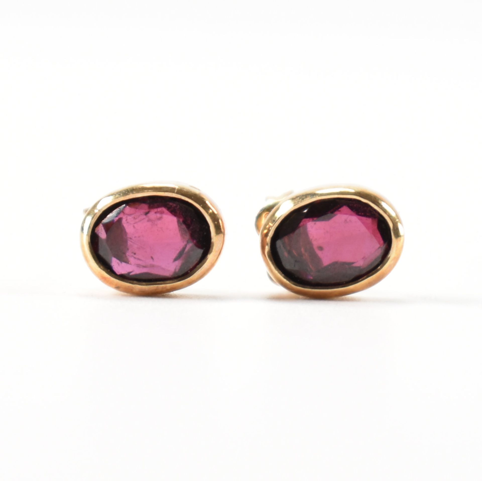 PAIR OF 9CT GOLD & GARNET STUD EARRINGS