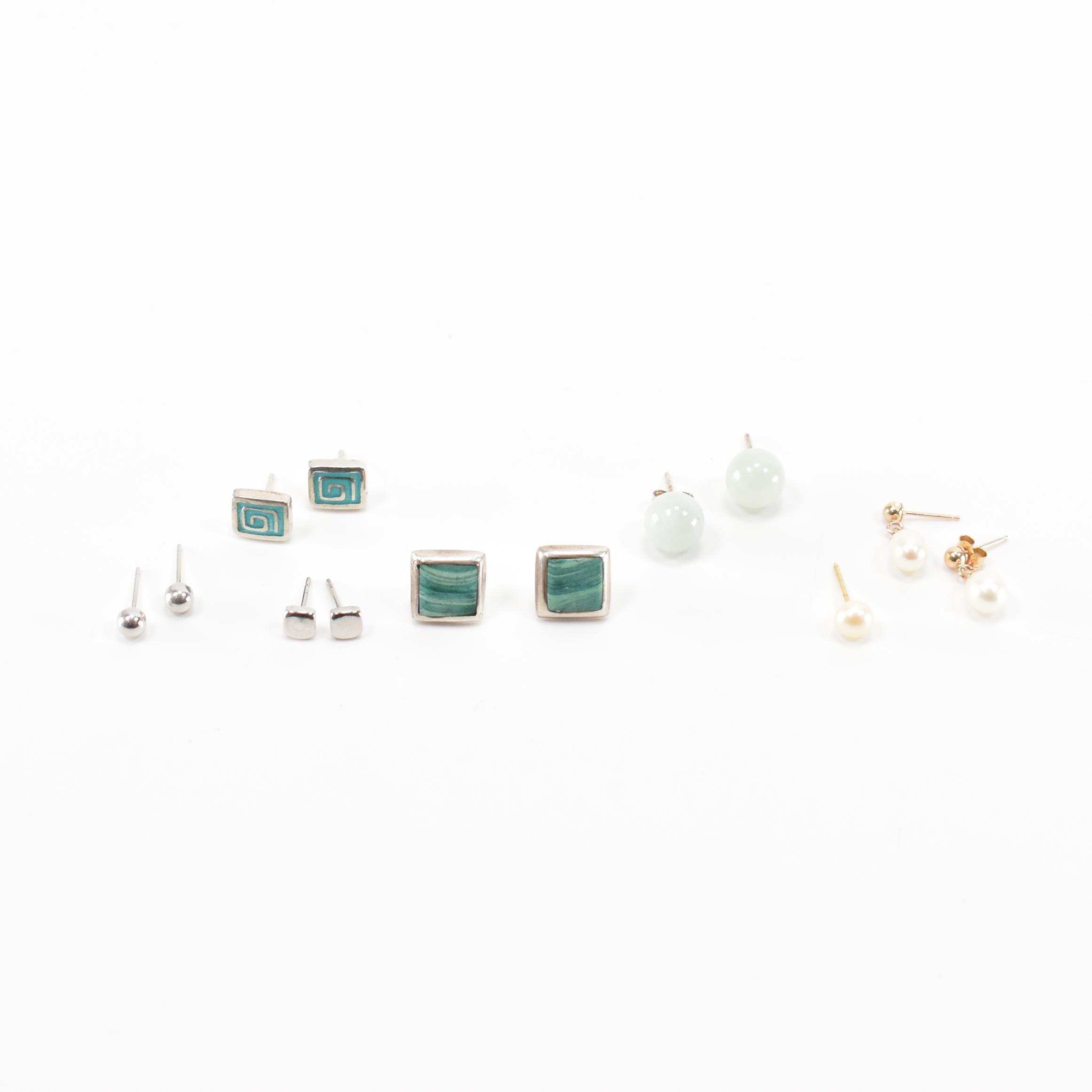 COLLECTION OF 9CT GOLD & SILVER STUD EARRINGS - Image 2 of 2