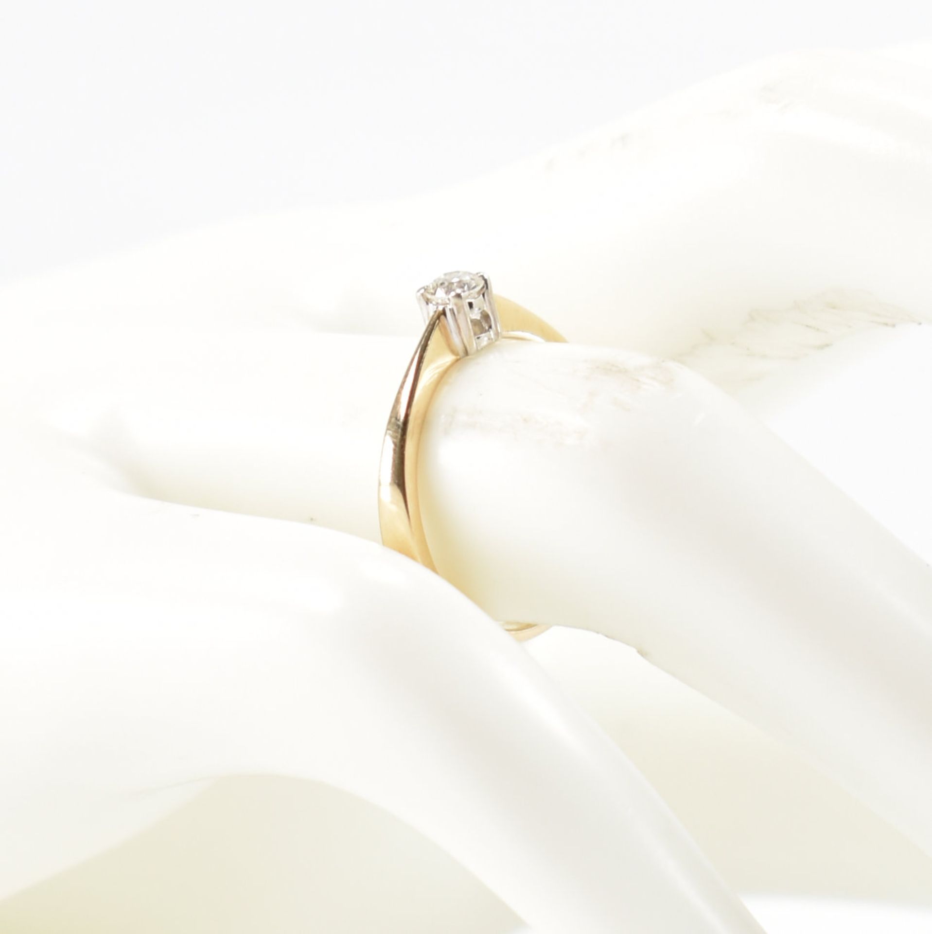 HALLMARKED 9CT GOLD & DIAMOND SOLITAIRE RING - Image 8 of 8