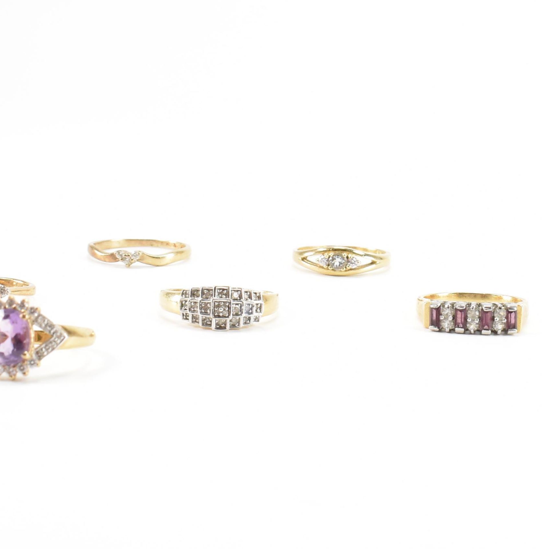 COLLECTION OF GOLD ON SILVER GEM SET RINGS - Image 4 of 5