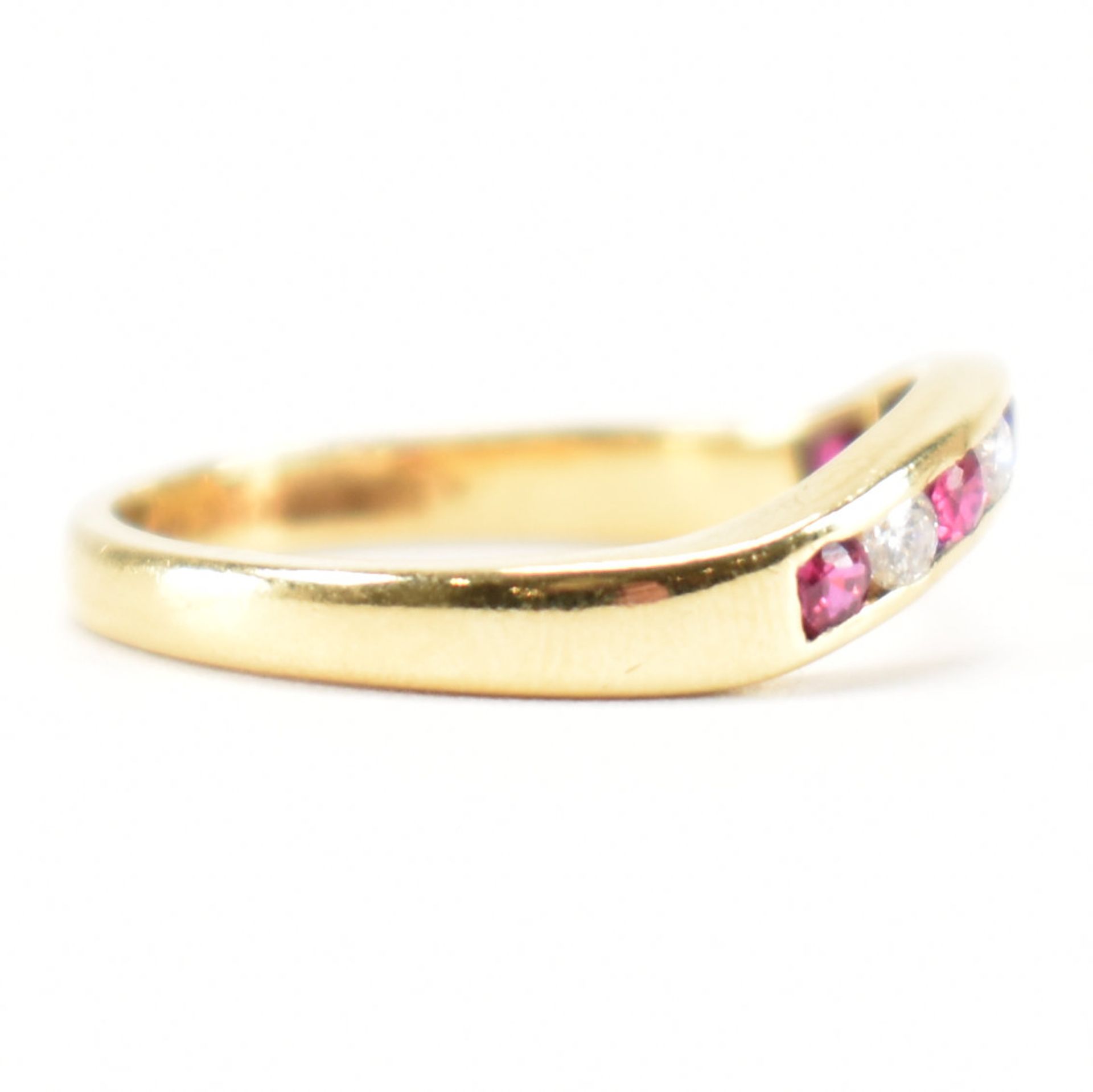 18CT GOLD RUBY & DIAMOND CHANNEL SET RING - Image 5 of 7