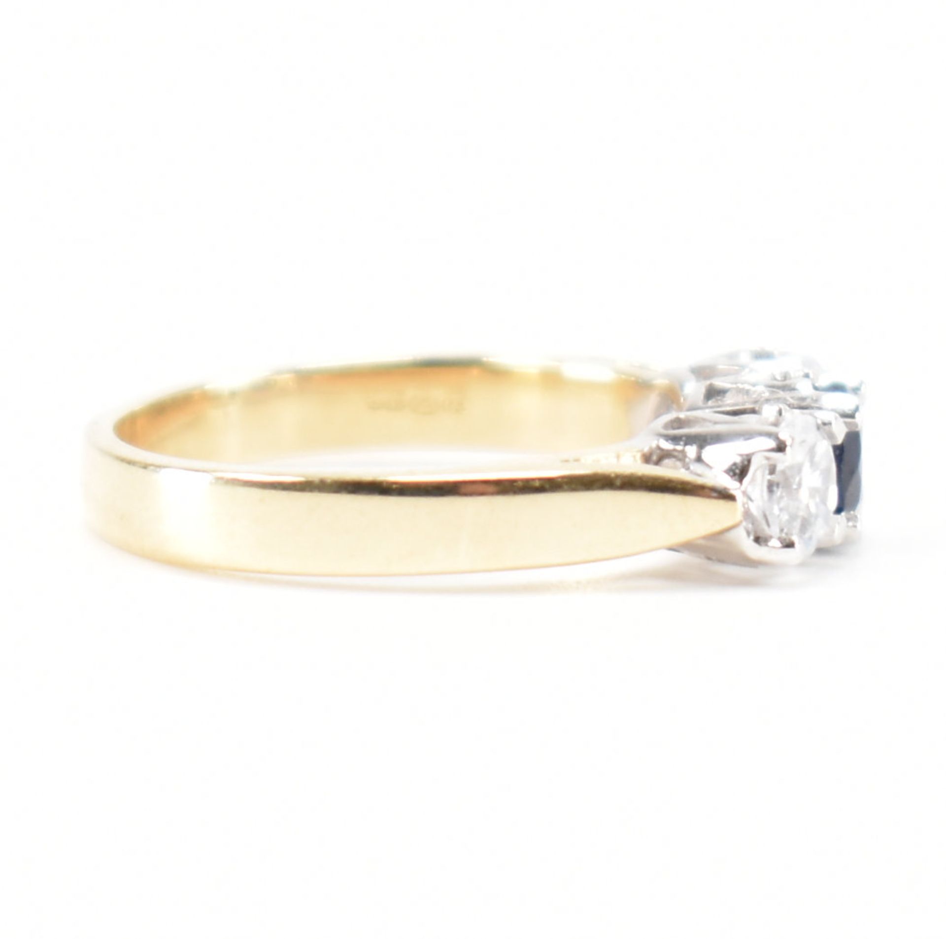 HALLMARKED 9CT GOLD SYNTHETIC SAPPHIRE & CZ RING - Image 5 of 8