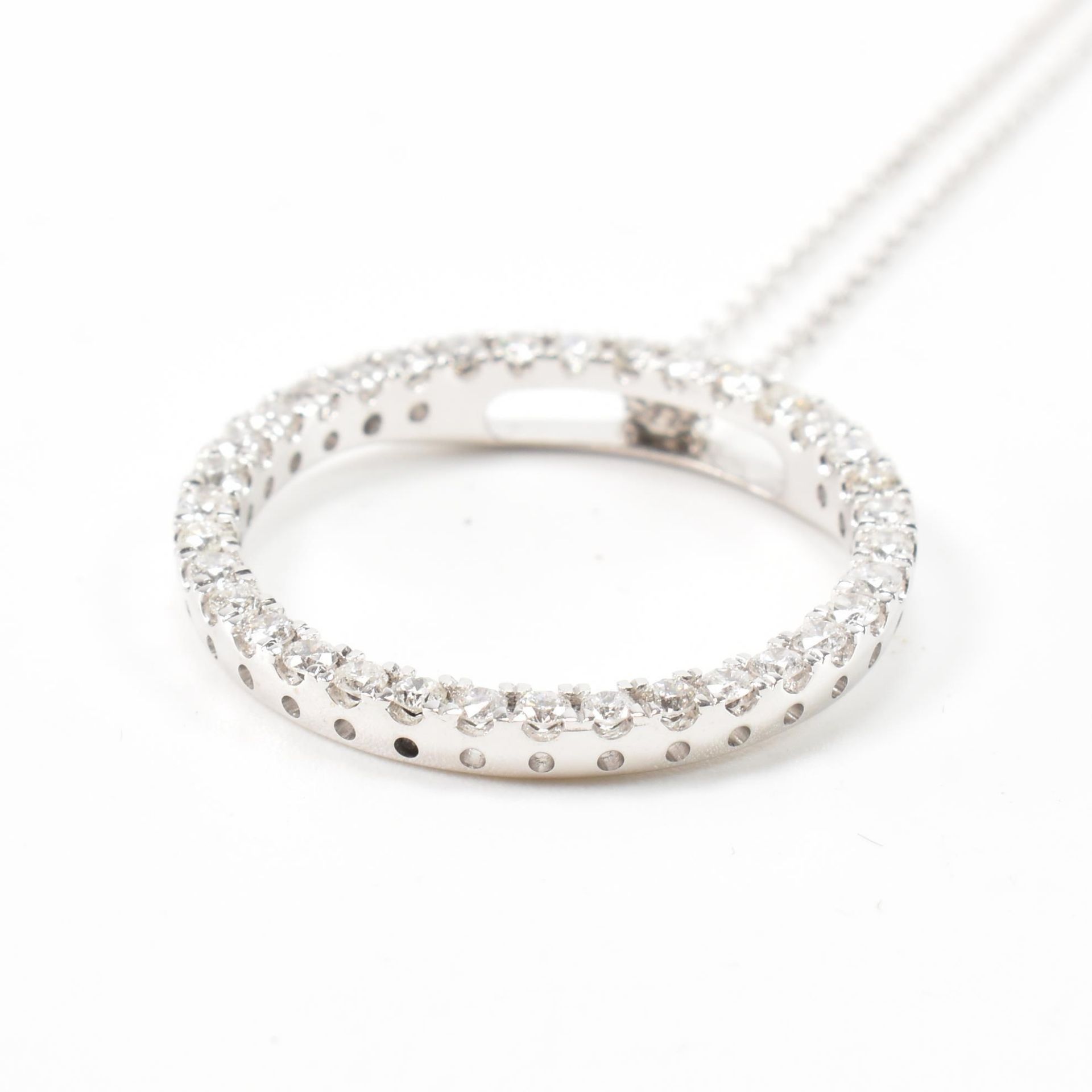 18CT WHITE GOLD & DIAMOND PENDANT NECKLACE - Image 3 of 5