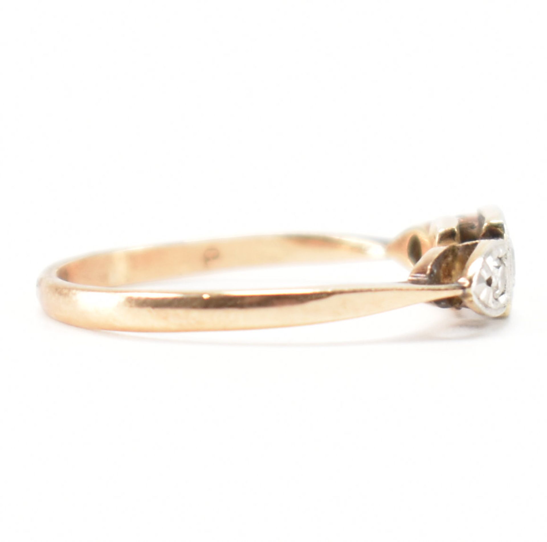 ART DECO 9CT GOLD & DIAMOND 3 STONE RING - Image 5 of 10