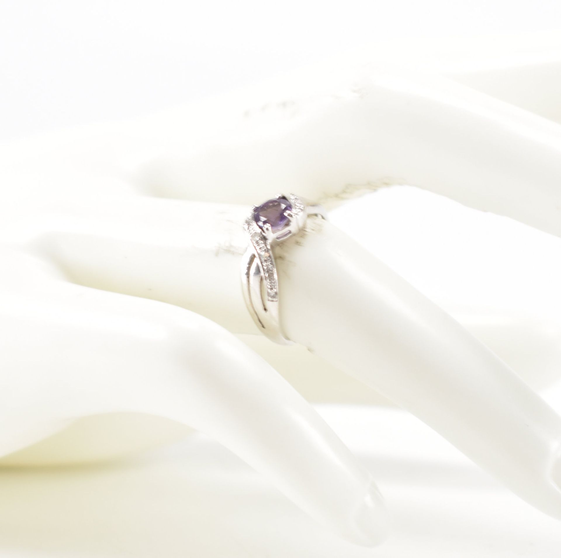 HALLMARKED 9CT WHITE GOLD AMETHYST & DIAMOND CROSSOVER RING - Image 9 of 9