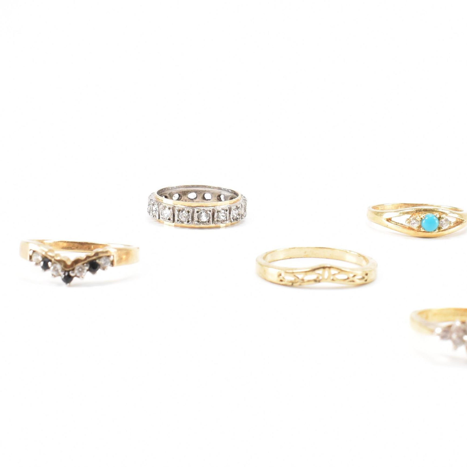 COLLECTION OF GOLD ON SILVER GEM SET RINGS - Image 2 of 5