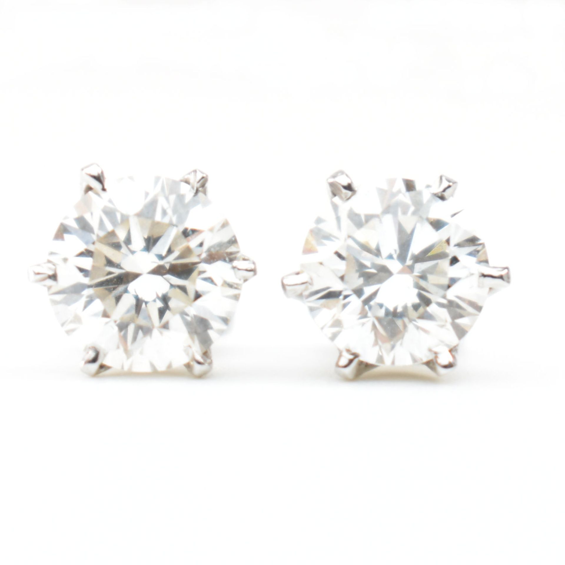 18CT GOLD & DIAMOND STUD EARRINGS 1.3CT 1.2CT