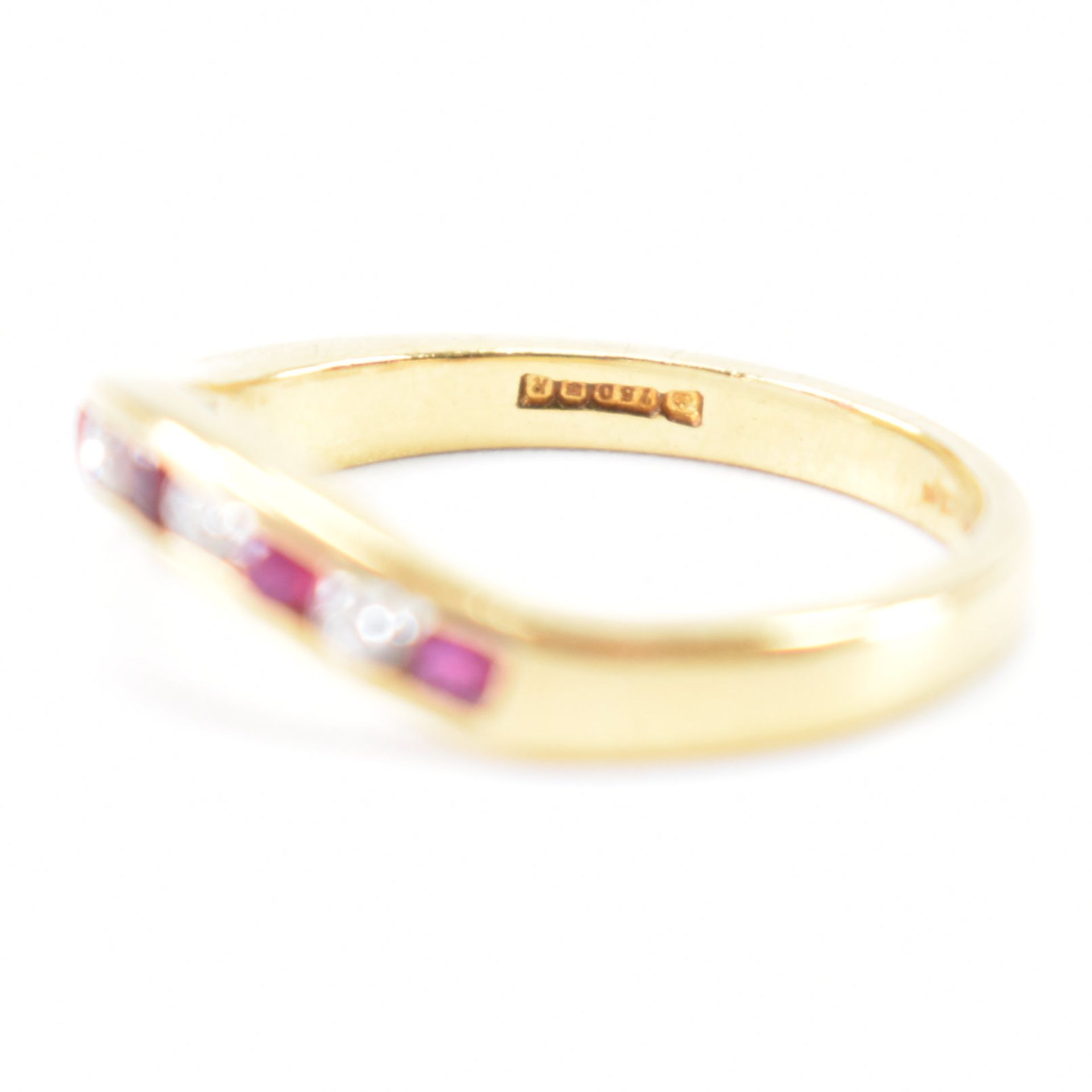 18CT GOLD RUBY & DIAMOND CHANNEL SET RING - Image 6 of 7