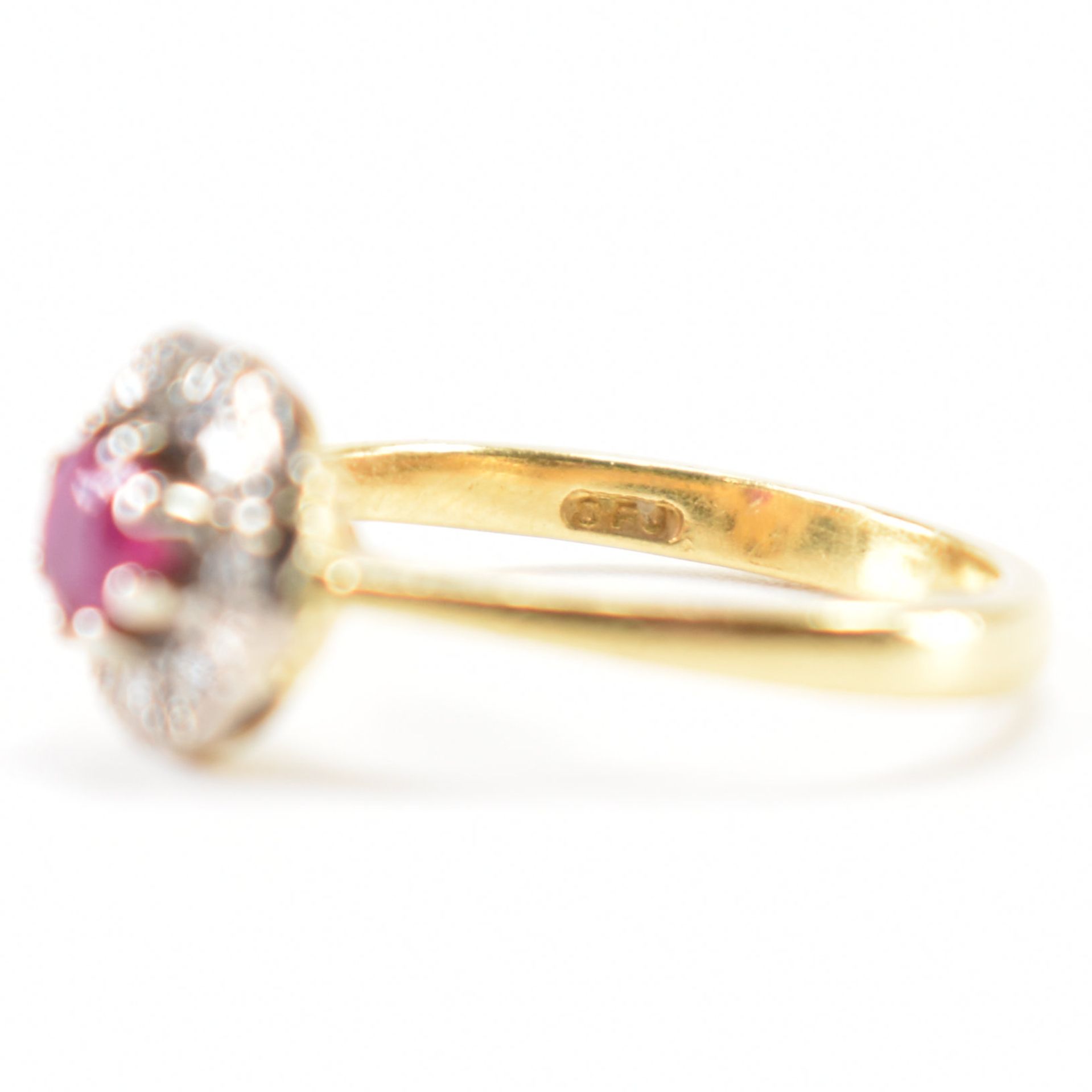 HALLMARKED 18CT GOLD RUBY & DIAMOND CLUSTER RING - Image 7 of 9