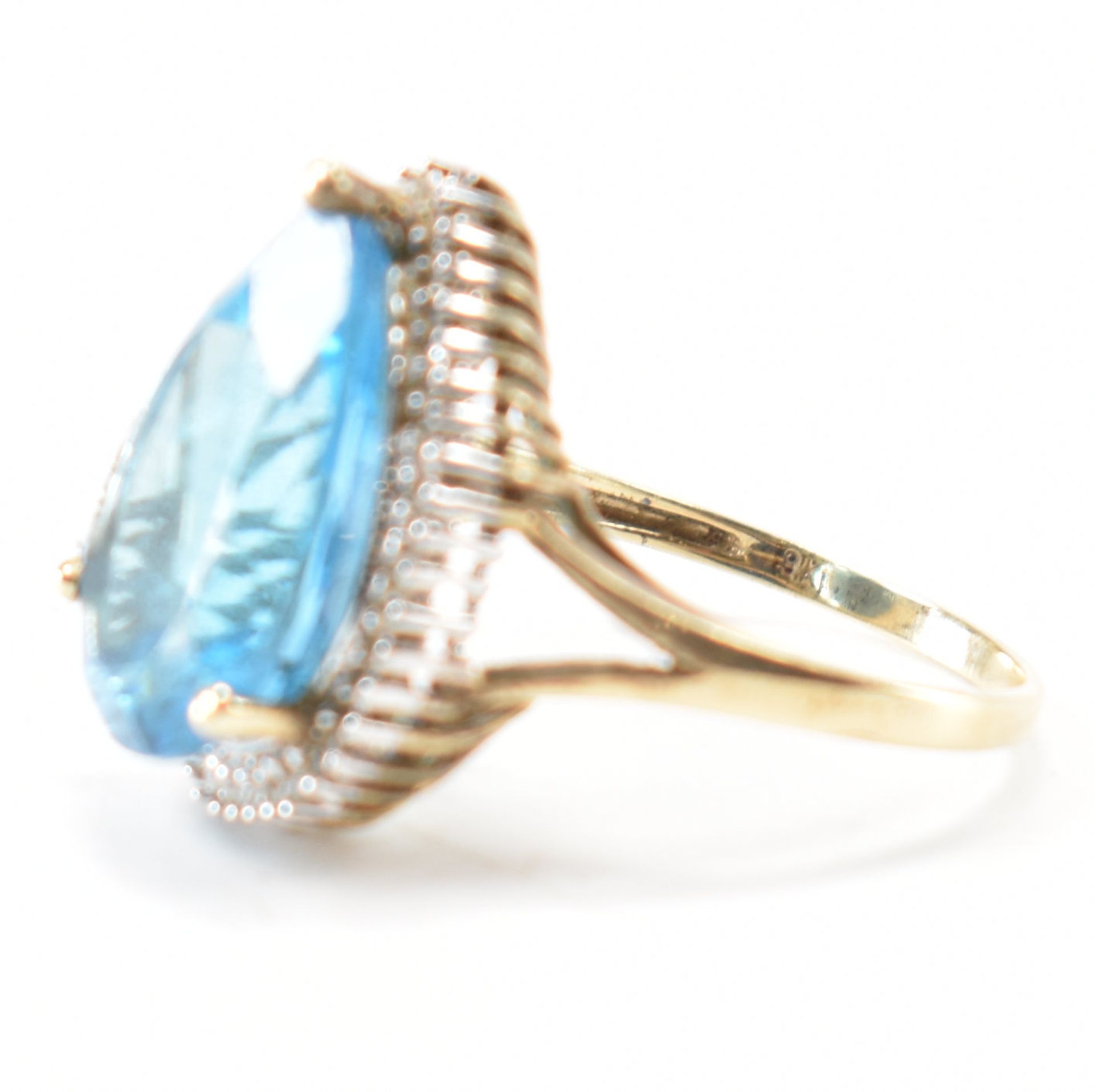 HALLMARKED 9CT GOLD BLUE STONE & DIAMOND HALO RING - Image 7 of 9