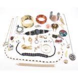ASSORTED COLLECTION OF VINTAGE COSTUME JEWELLERY