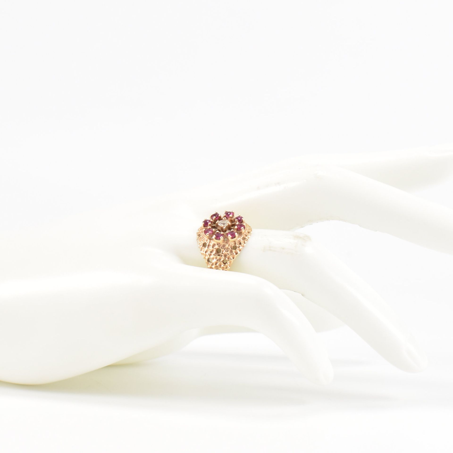 HALLMARKED 9CT GOLD RUBY & WHITE STONE RING - Image 8 of 8
