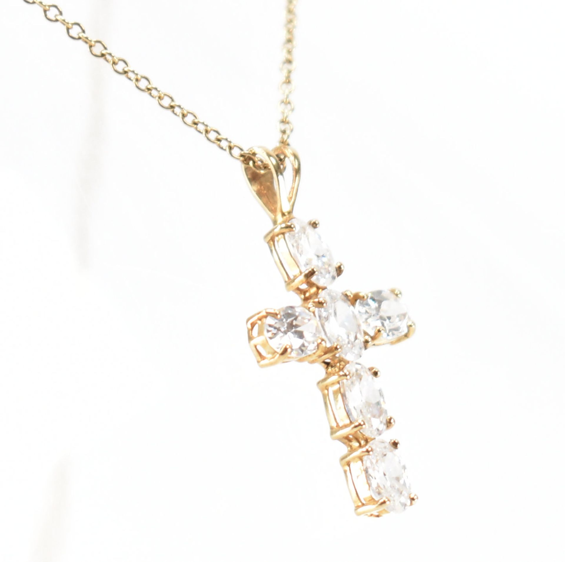 9CT GOLD CHAIN NECKLACE & STONE SET CROSS PENDANT - Image 2 of 7