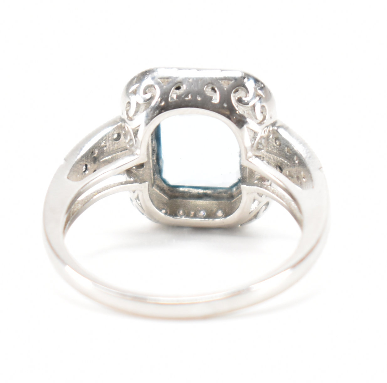 HALLMARKED PLATINUM AQUAMARINE & DIAMOND DRESS RING - Image 3 of 8