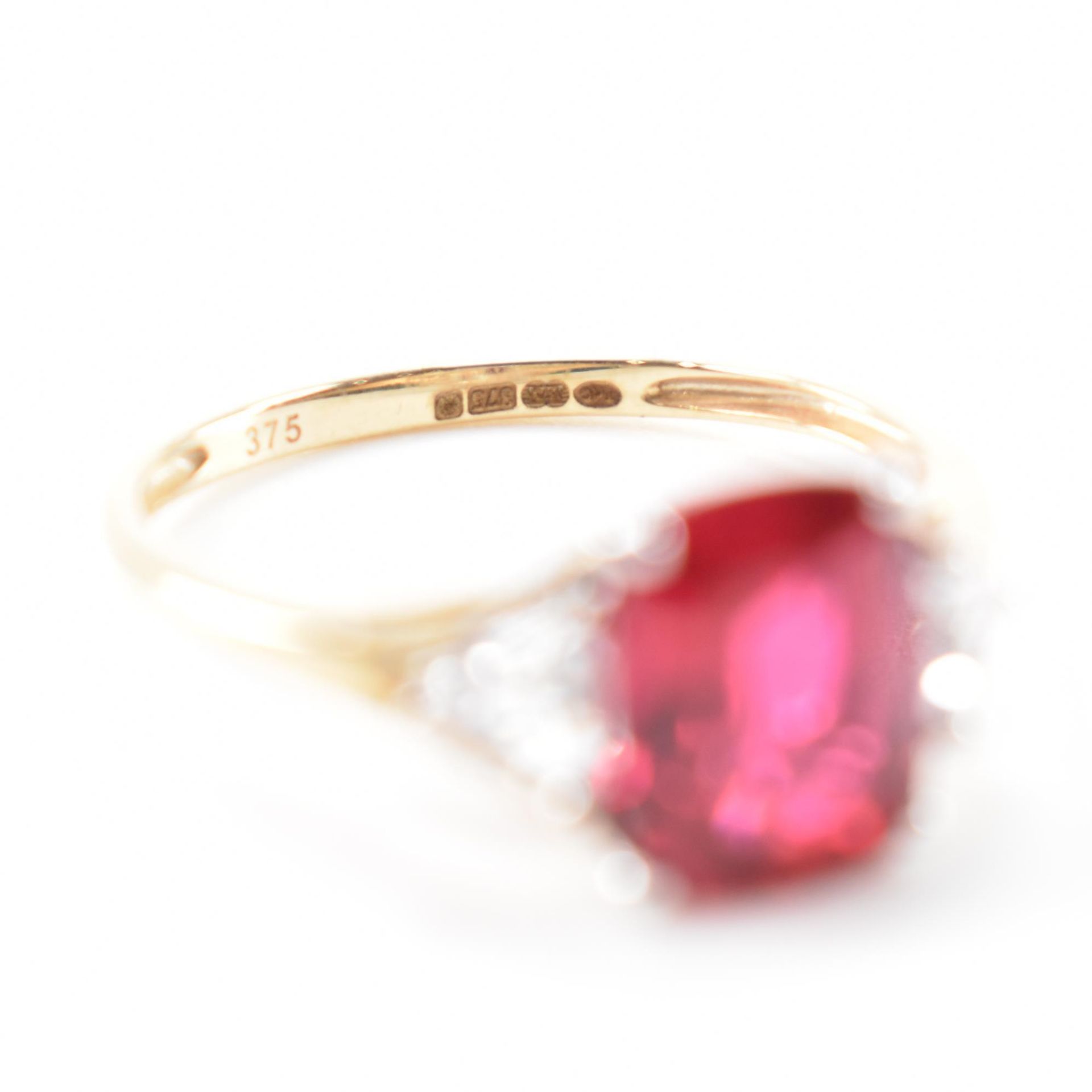 HALLMARKED 9CT GOLD & SYNTHETIC RUBY RING - Image 7 of 8